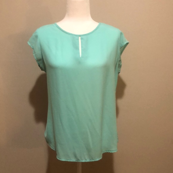 ❤️ 3/$30 ❤️ Light teal shortsleeve top